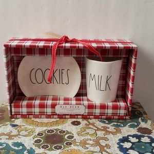 🎄RAE DUNN MELAMINE PLATE & TUMBLER SET